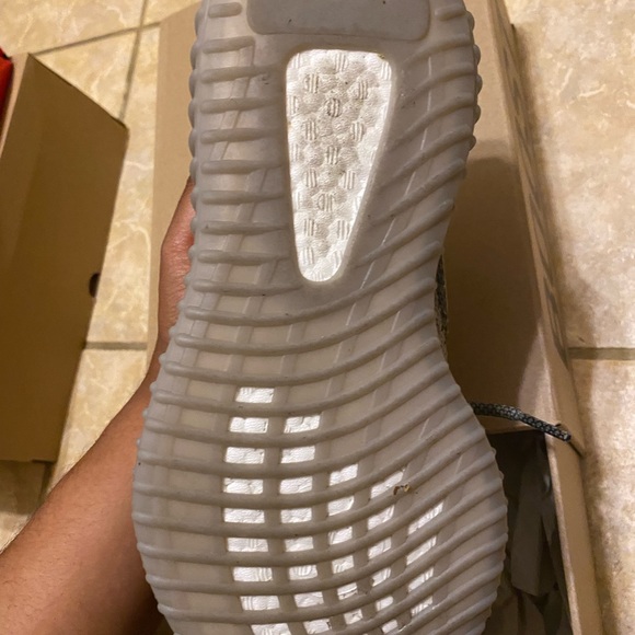 Yeezy Boost 350 v2 Beluga Reflexive - Picture 4 of 6